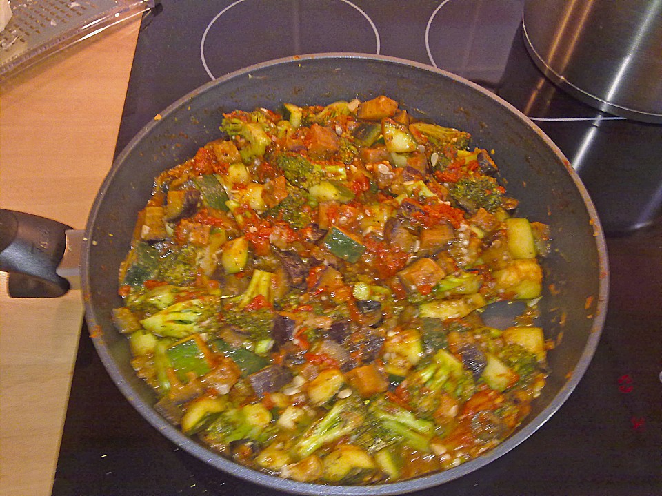 Mediterrane Pasta-Pfanne mit Gemüse und Ziegenkäse von CookingJulie ...