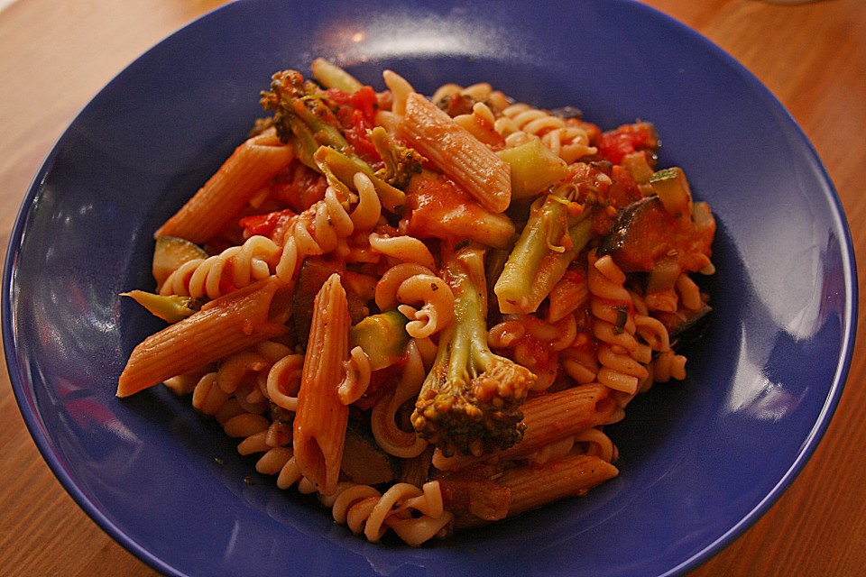 Mediterrane Pasta-Pfanne mit Gemüse und Ziegenkäse von CookingJulie ...