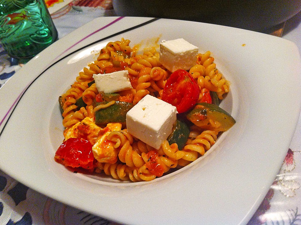 Mediterrane Pasta-Pfanne mit Gemüse und Ziegenkäse von CookingJulie ...