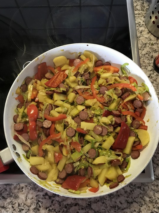 Bunte Kartoffel-Cabanossi-Pfanne mit Paprika von Kathinka1987 | Chefkoch.de
