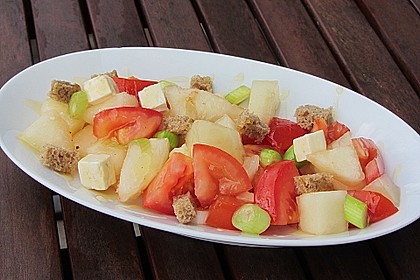 Tomatensalat mit Honigmelone und Schafskäse