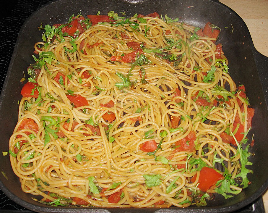 Pasta aglio olio mit Rucola und Tomaten von sesaschw Chefkoch.de