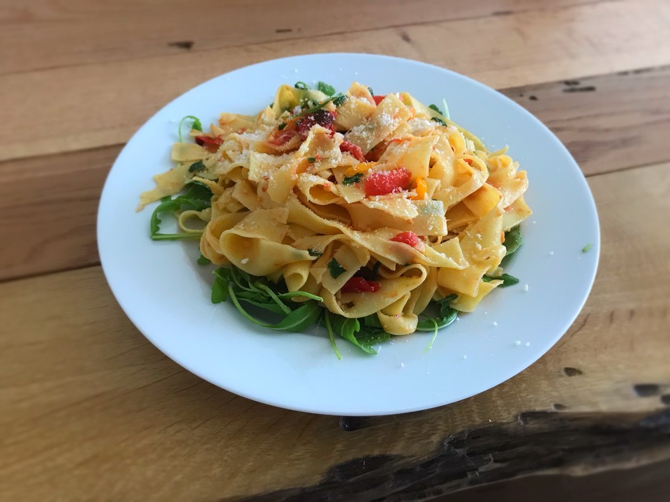 Pasta aglio olio mit Rucola und Tomaten von sesaschw Chefkoch.de