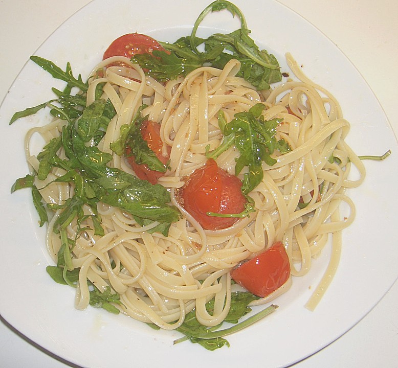 Pasta aglio olio mit Rucola und Tomaten von sesaschw Chefkoch.de
