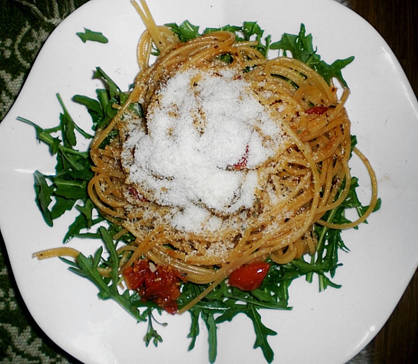 Pasta aglio olio mit Rucola und Tomaten von sesaschw Chefkoch.de