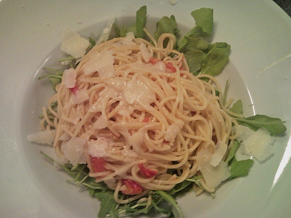 Pasta aglio olio mit Rucola und Tomaten von sesaschw Chefkoch.de