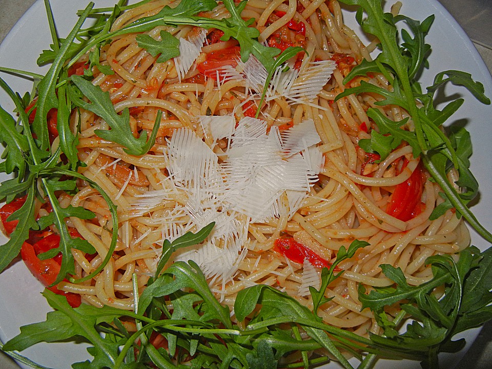 Pasta aglio olio mit Rucola und Tomaten von sesaschw Chefkoch.de