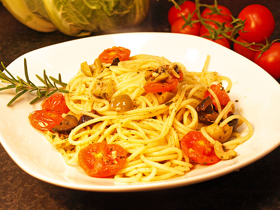 Pasta aglio olio mit Rucola und Tomaten von sesaschw Chefkoch.de