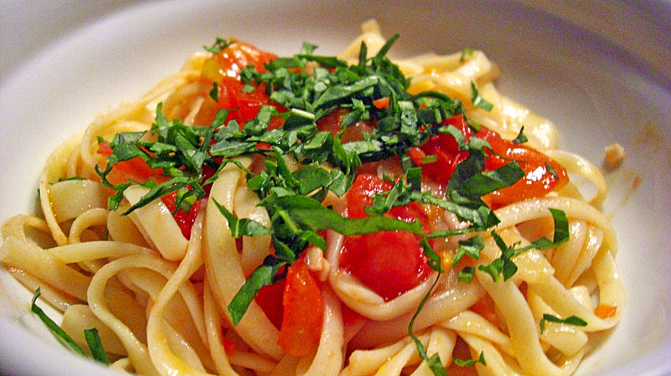 Pasta aglio olio mit Rucola und Tomaten von sesaschw Chefkoch.de