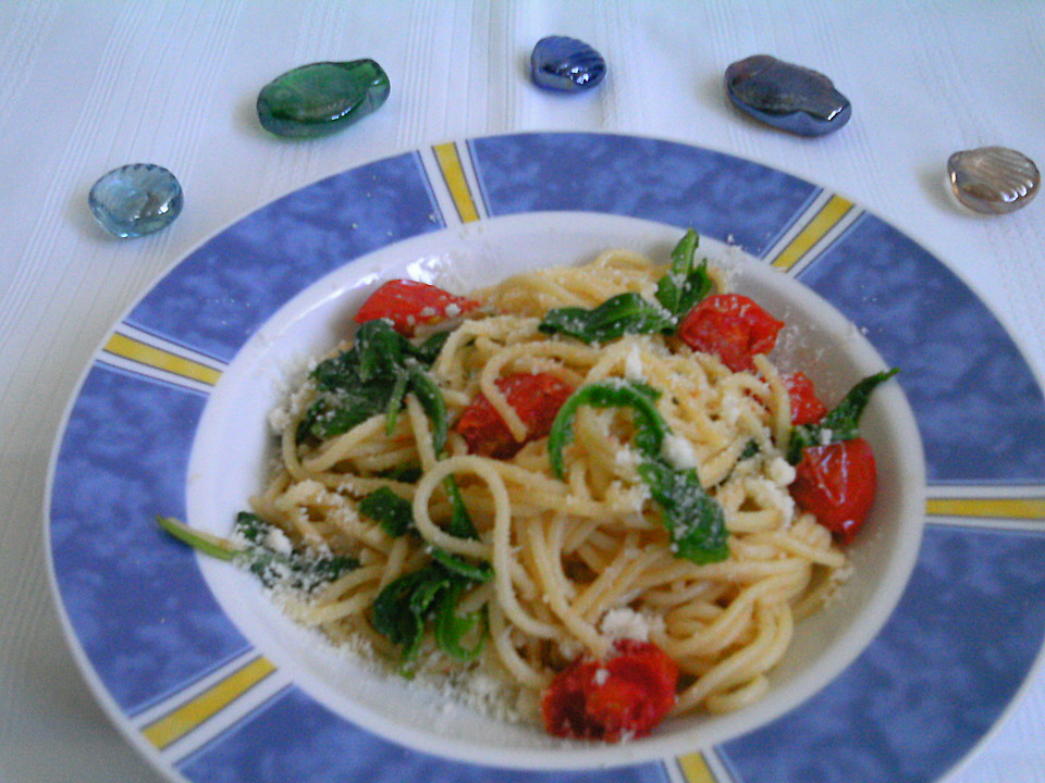Pasta aglio olio mit Rucola und Tomaten von sesaschw Chefkoch.de