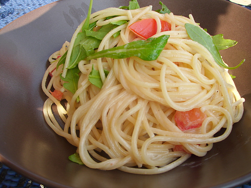 Pasta aglio olio mit Rucola und Tomaten von sesaschw Chefkoch.de