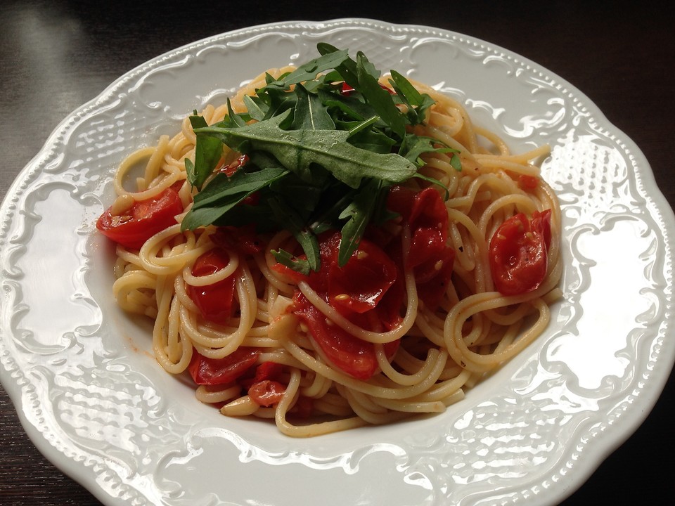 Pasta aglio olio mit Rucola und Tomaten von sesaschw Chefkoch.de
