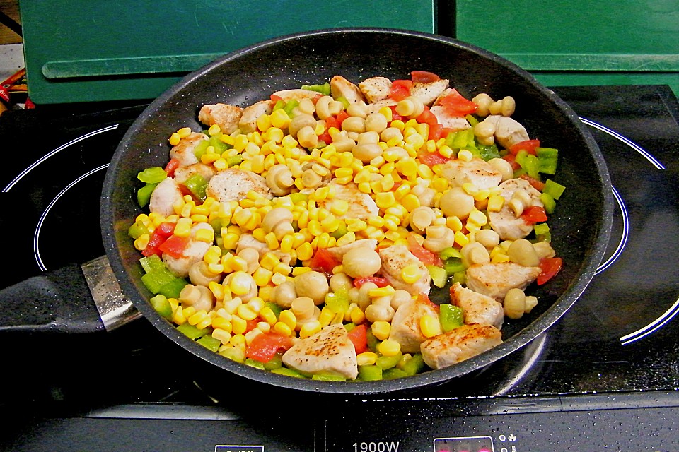Reispfanne mit Putengeschnetzeltem in Frischkäse - Gemüse - Sauce von ...