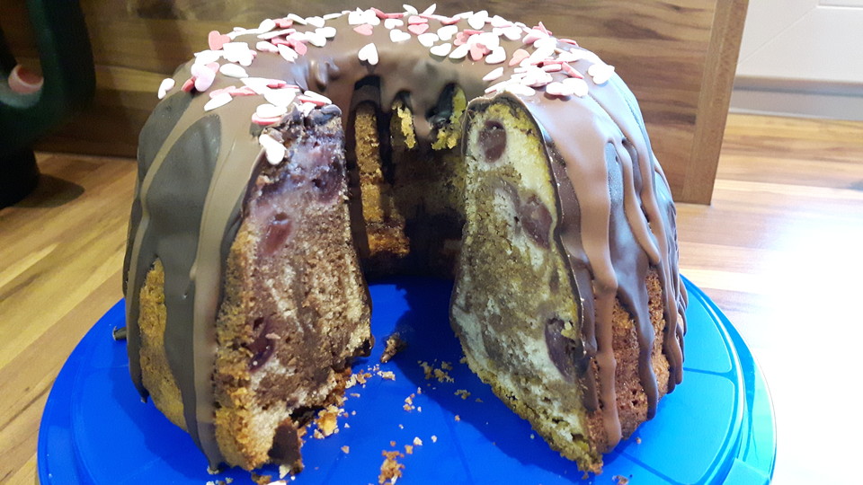 Schwarzwälder-Kirsch Gugelhupf von genovefa56 | Chefkoch.de