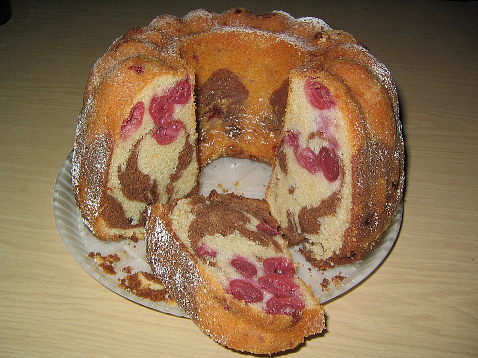 Schwarzwälder-Kirsch Gugelhupf von genovefa56 | Chefkoch.de