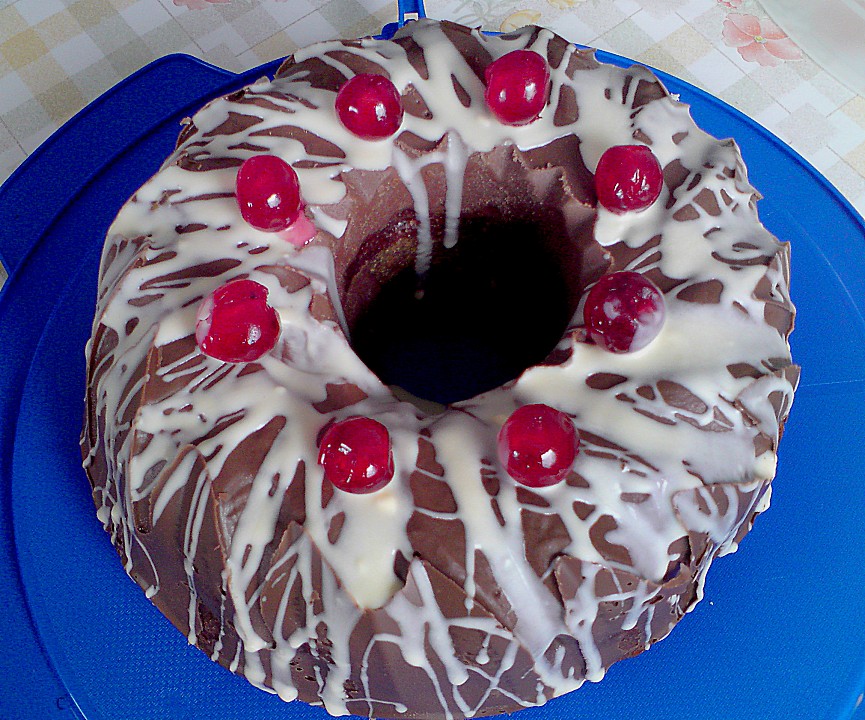 Schwarzwälder-Kirsch Gugelhupf von genovefa56 | Chefkoch.de
