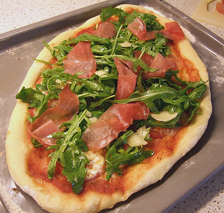 Rucola - Parma - Pizza Teigrezept mit geriebener Kartoffel von 64Rosita ...