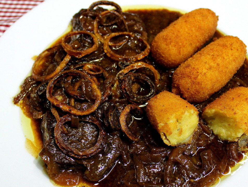 Gedünsteter Zwiebelrostbraten von zimmerbine | Chefkoch.de