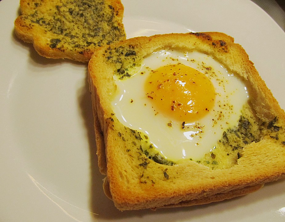 Eier im Toastbrot mit Rosmarin - Butter von elanda | Chefkoch.de