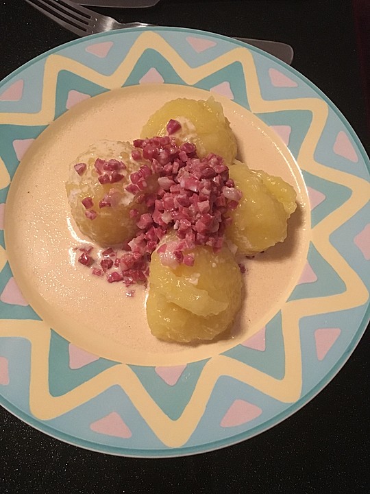 Gefüllte Knödel mit Sauerkraut und Speckrahmsoße von verenaheike ...