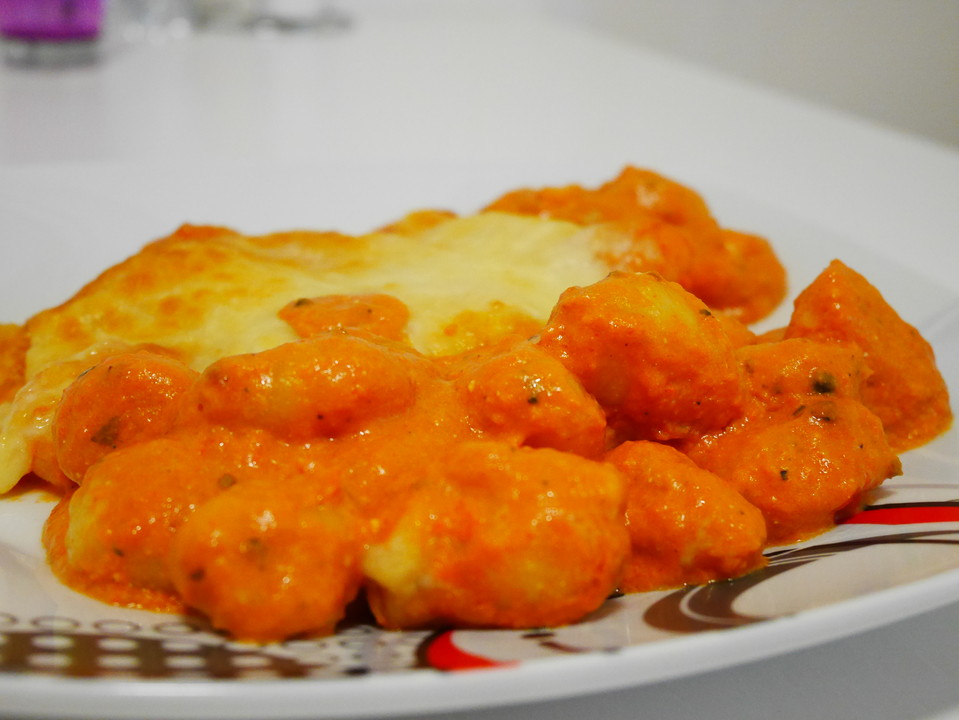 Gnocchi aus dem Ofen in Paprika-Tomaten-Sauce von fundelfish | Chefkoch.de Gnocchi aus dem Ofen in Paprika-Tomaten-Sauce von fundelfish | Chefkoch.de