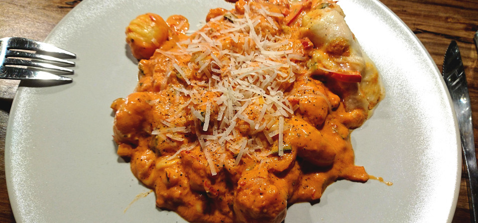 Gnocchi aus dem Ofen in Paprika-Tomaten-Sauce von fundelfish | Chefkoch.de Gnocchi aus dem Ofen in Paprika-Tomaten-Sauce von fundelfish | Chefkoch.de