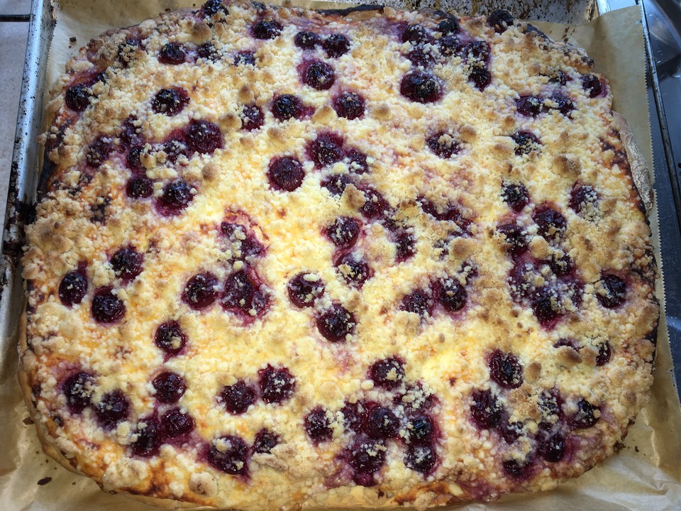 Hefekuchen vom Blech mit Pudding und Streuseln von christinesuechting ...