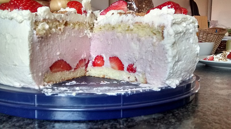Buttermilch - Erdbeer - Torte - Ein leckeres Rezept | Chefkoch.de
