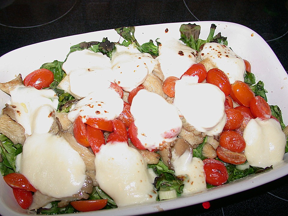 Lauwarmer Feldsalat mit Austernpilzen, Tomaten und Mozzarella von ...