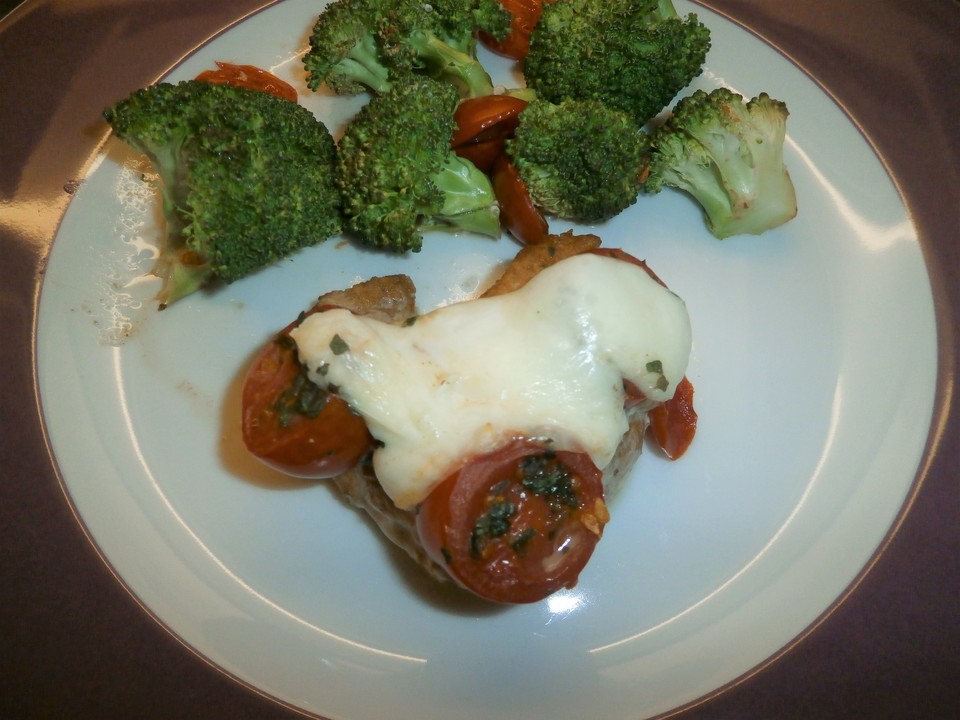 Tomaten - Mozzarella - Gratin mit Schweinemedaillons von Lena4ka ...