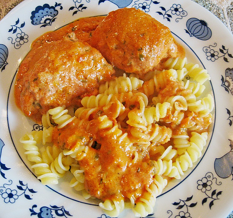 Hähnchenfilets mit würziger Tomatensoße von Elfenlied | Chefkoch.de