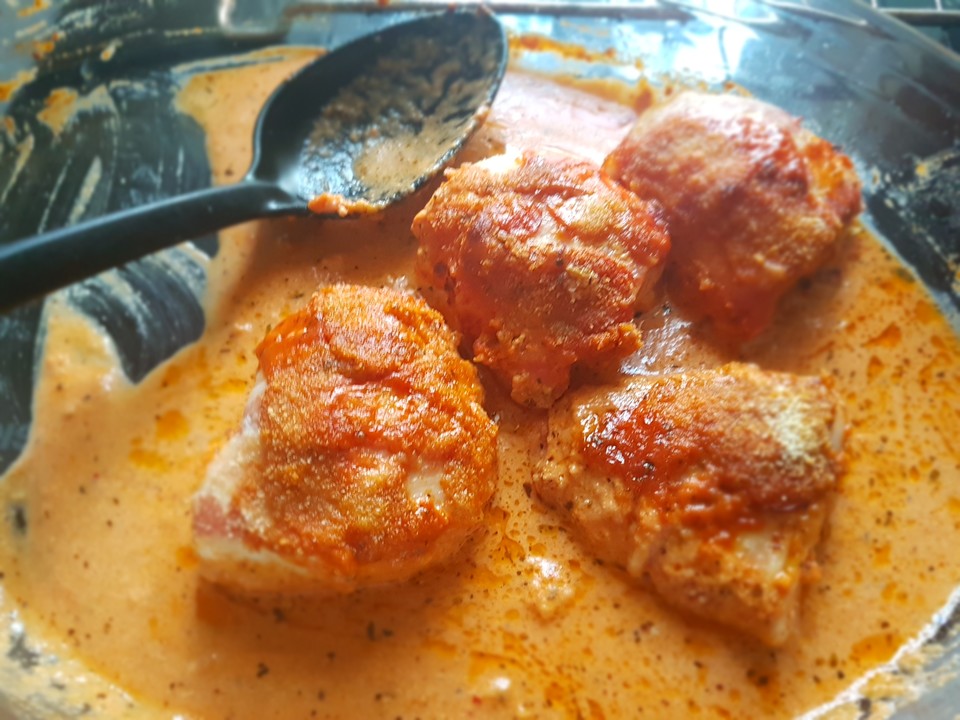 Hähnchenfilets mit würziger Tomatensoße von Elfenlied | Chefkoch.de