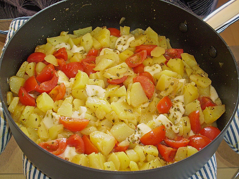 Kartoffelpfanne mit Tomaten und Mozzarella von kaeserea | Chefkoch.de