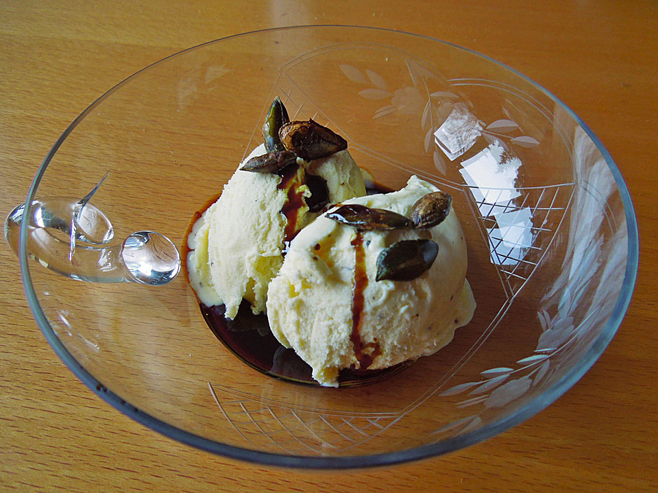 Vanilleeis mit Kürbiskernöl von morgaine0767 | Chefkoch.de