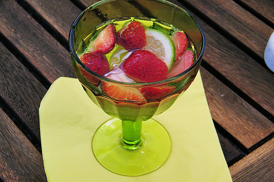 Erdbeer - Limetten - Bowle von plumbum | Chefkoch.de