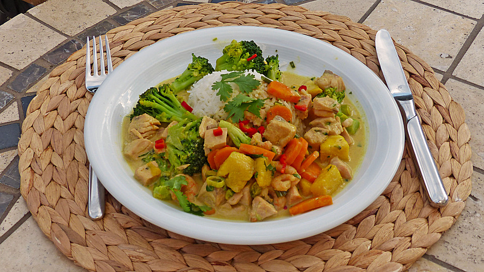 Rotes Thai - Curry mit Lachs und frischer Ananas von MrsJenny | Chefkoch.de