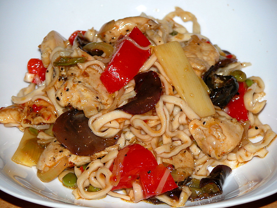 Asia - Nudeln mit Gemüse und Schweinefleisch von BlackShinta | Chefkoch.de
