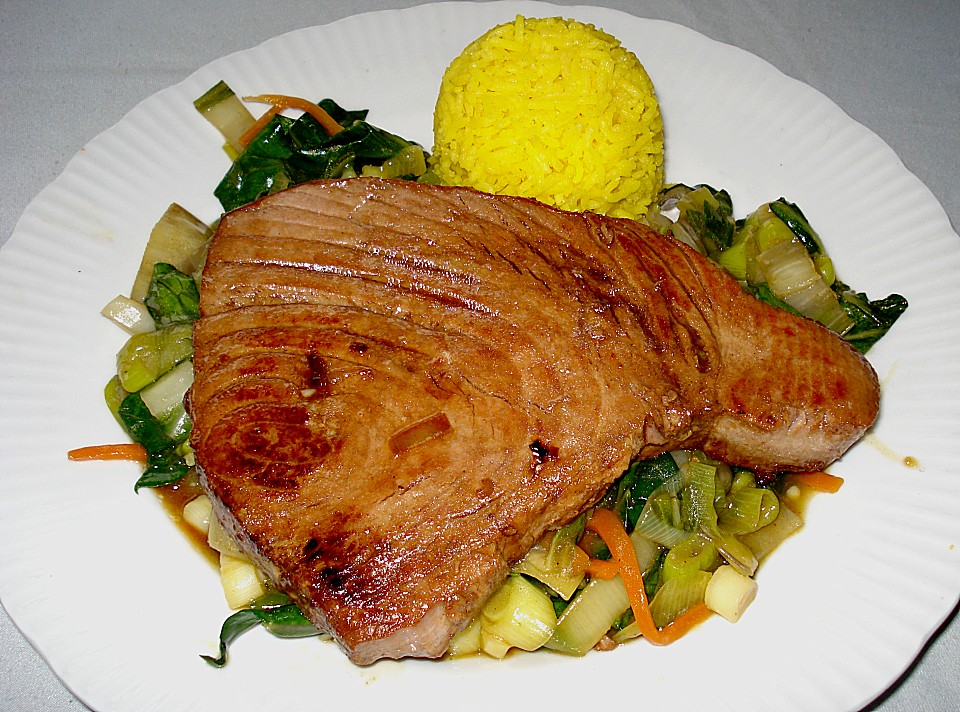 Marinierter Thunfisch auf Mangold - Lauch - Gemüse von ellmi1505 ...