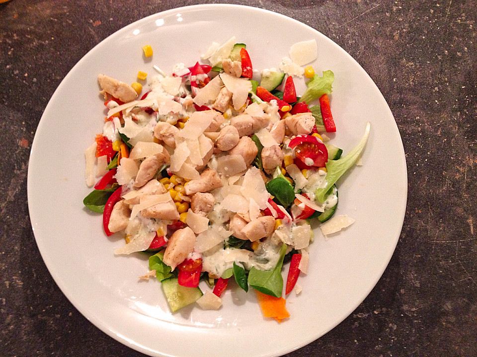 Bunter Salat mit Putenstreifen von CookingJulie | Chefkoch.de