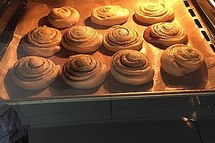 Schwedische Zimtschnecken (Kanelbullar) 48