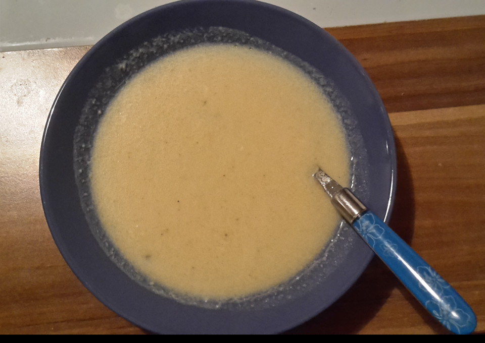 Hühnerbouillon mit Ei und Parmesan von plumbum Chefkoch.de