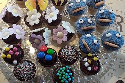 Kleine Kuchen im Waffelbecher 211