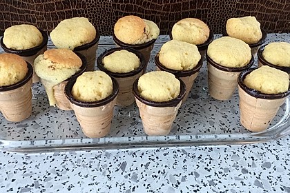 Kleine Kuchen im Waffelbecher 218
