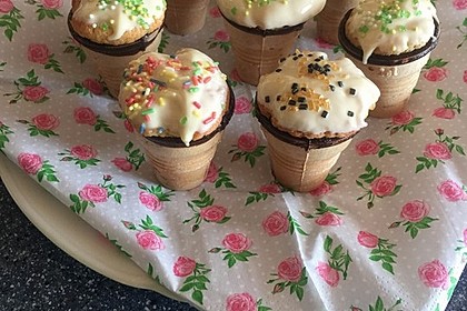 Kleine Kuchen im Waffelbecher 212