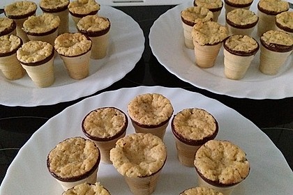 Kleine Kuchen im Waffelbecher 202