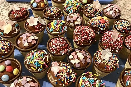 Kleine Kuchen im Waffelbecher 7