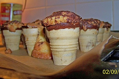 Kleine Kuchen im Waffelbecher 323