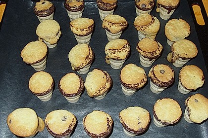 Kleine Kuchen im Waffelbecher 402