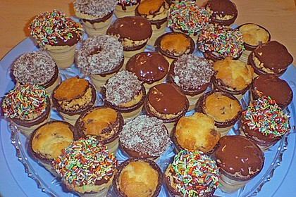 Kleine Kuchen im Waffelbecher 391