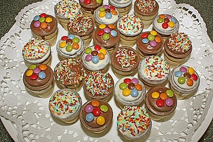 Kleine Kuchen im Waffelbecher 54